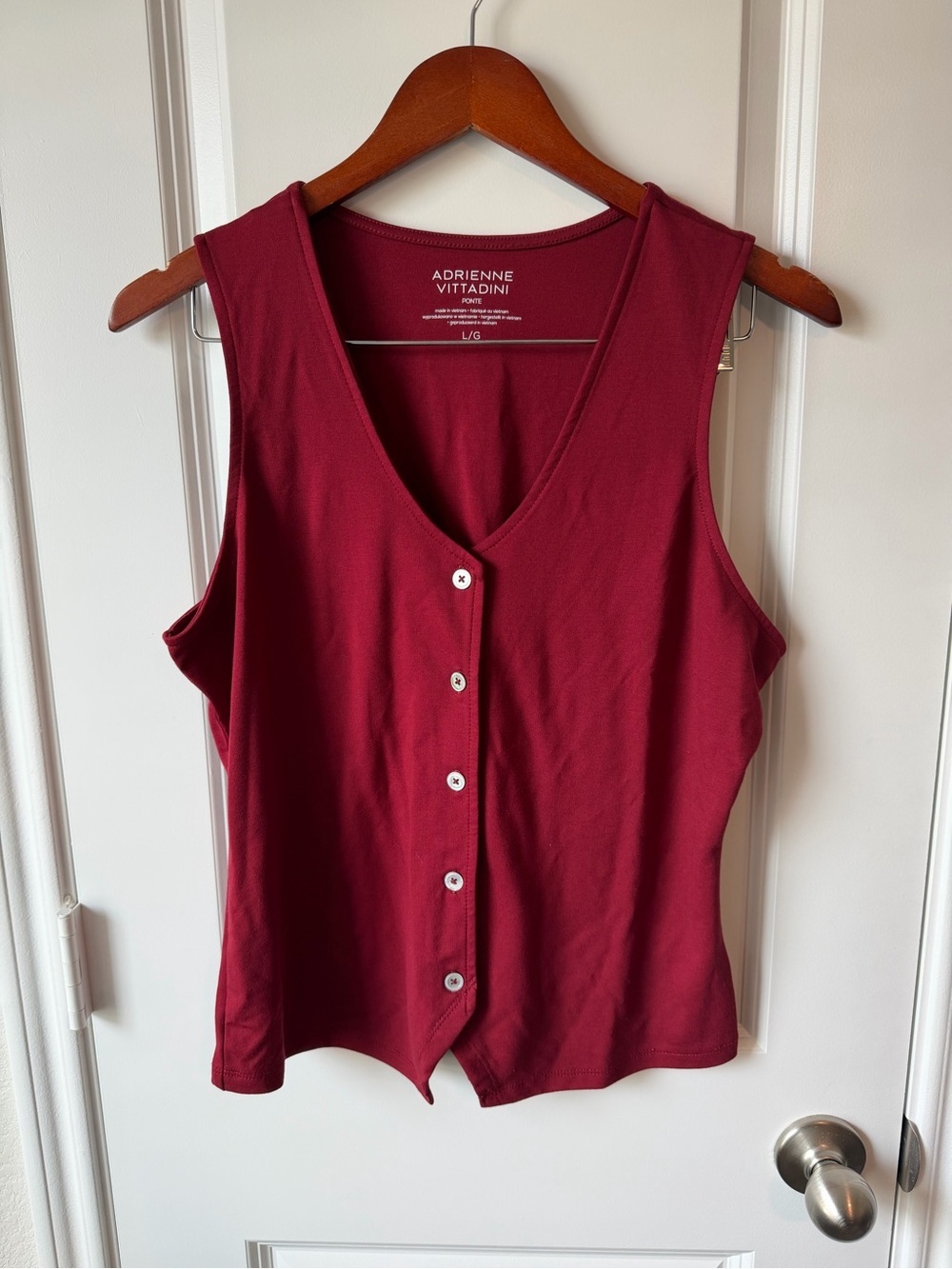 ⚡️Adrienne Vittadini Wine Red Button-Front Tank Top